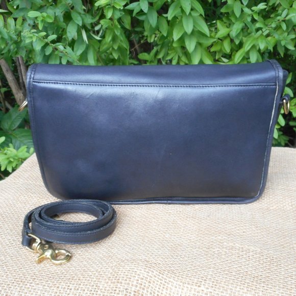 SOLD**Vintage Coach Companion Clutch 9635 GUC in Black - Picture 2 of 7